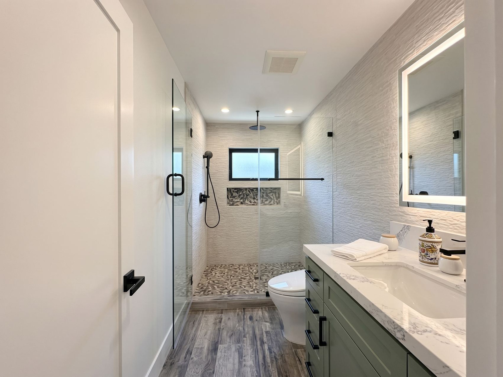 Guest bath with walk in shower, Hotta Residence