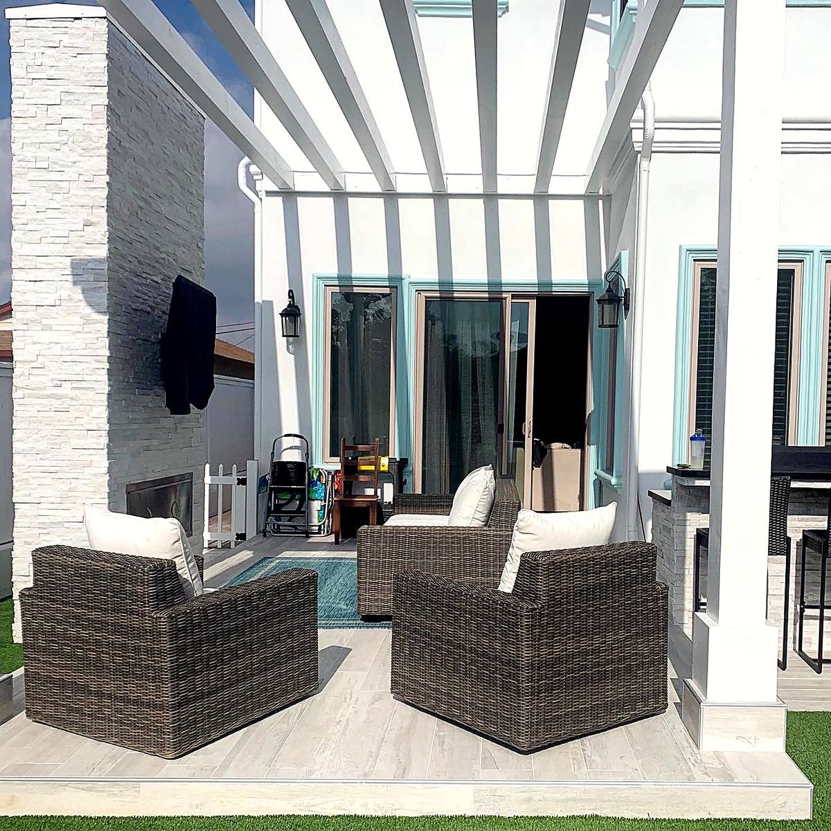 Covered patio seating, Manhattan Beach