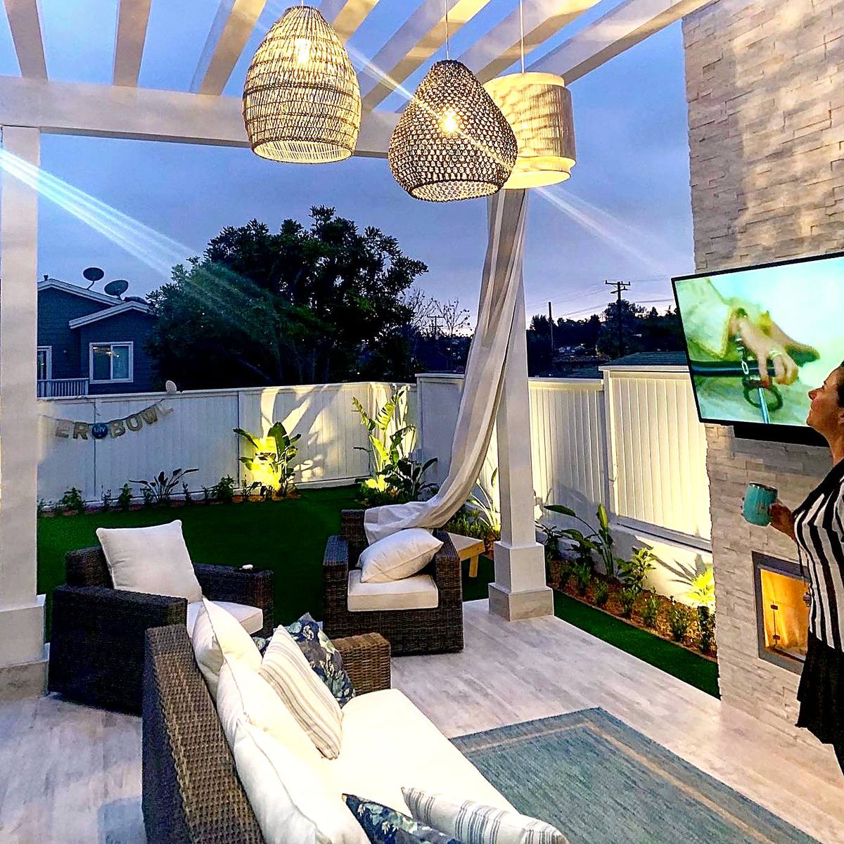 Evening outdoor lounge with pendant lights